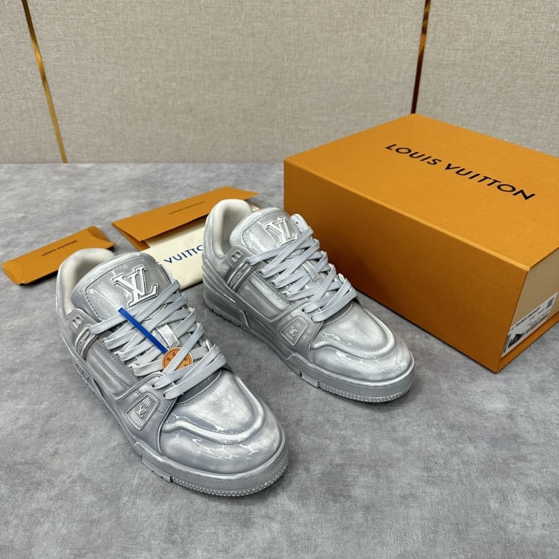 l**is V*t*n sneakers